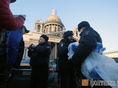 В российском Санкт-Петербурге на Исаакиевском соборе активисты вывесили баннер "Не РПЦ" / Гордон