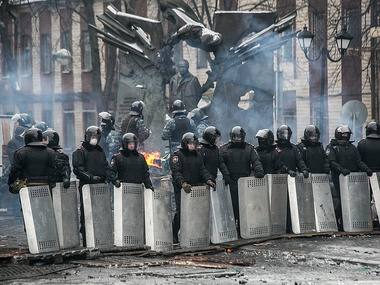 Милиция вернулась к баррикадам на Грушевского