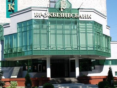  Банк Курченко заявил о решении финансовых проблем