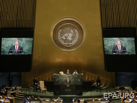 Порошенко: Чтобы ввести мир в заблуждение, российские солдаты снимают знаки отличия