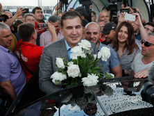 Саакашвили вернулся в Украину, Зеленский подал в Раду законопроект об импичменте. Главное за день