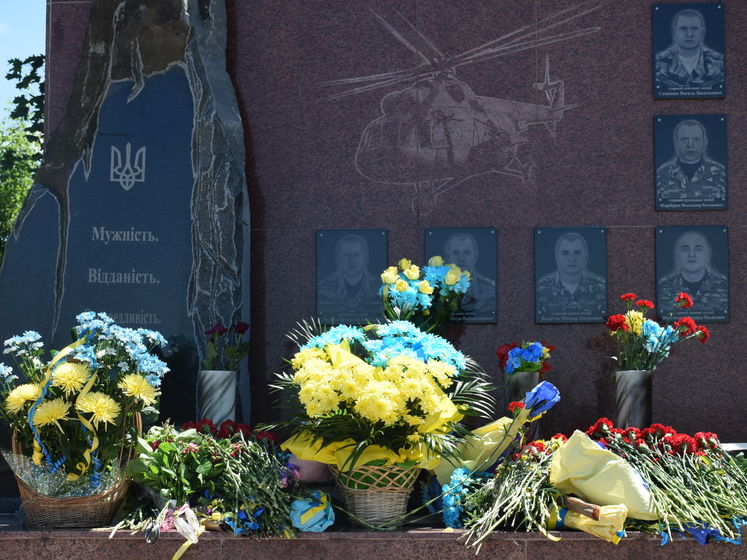 В Славянске открыли мемориал погибшим в 2014 году генералу Кульчицкому и 11 украинским бойцам