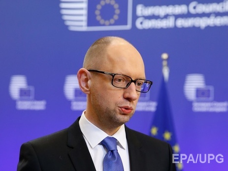 Яценюк поручил Мининфраструктуры провести консультации с РФ по запрету на полеты