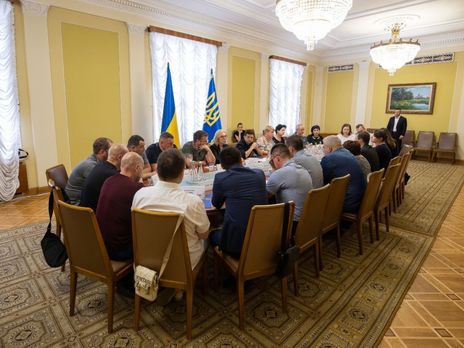 ﻿Зеленський зустрівся з родичами полонених українців