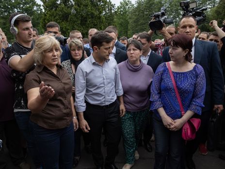 Зеленский во время визита на шахту во Львовской области, где погибли горняки, вступил в перепалку с журналисткой 