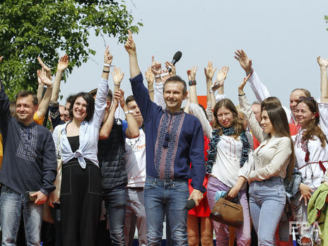 Вакарчук: У меня есть Range Rover, около 12 млн грн на банковских счетах, две квартиры в Киеве, но в одной я давно не живу