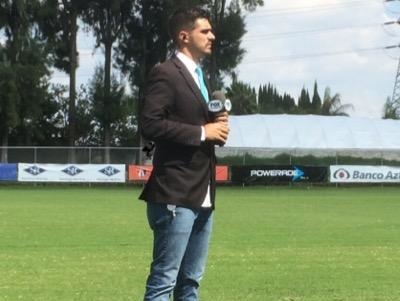 Репортер телеканала FOX Sports попал под машину в прямом эфире. Видео