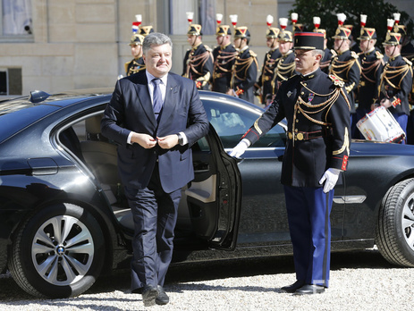 Порошенко прибыл в Елисейский дворец для встречи 