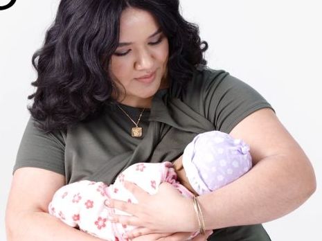 ﻿100-річну еволюцію грудного вигодовування показали в короткому ролику. Відео