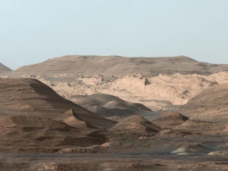 Ровер Curiosity сфотографировал богатые железом горы в кратере Гейла
