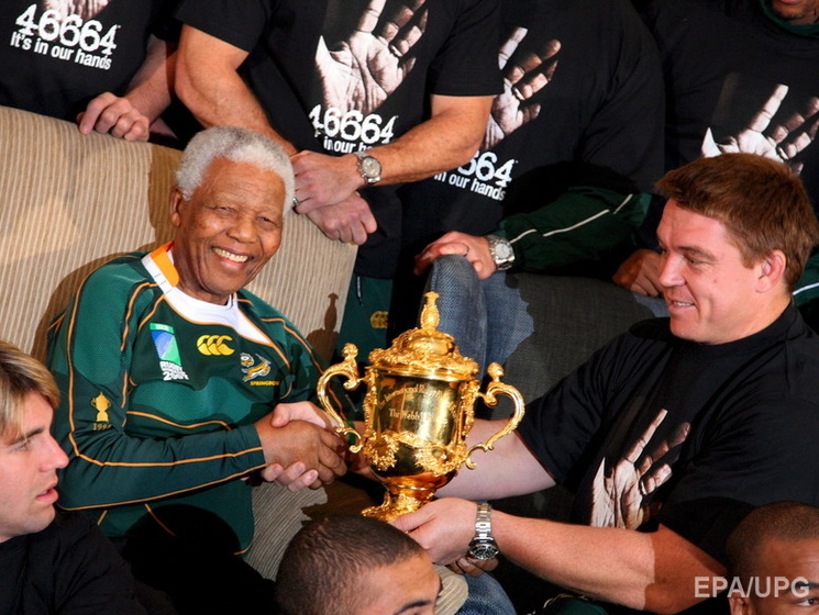 Экс-президент ЮАР Мандела посмертно введен в Зал славы регби