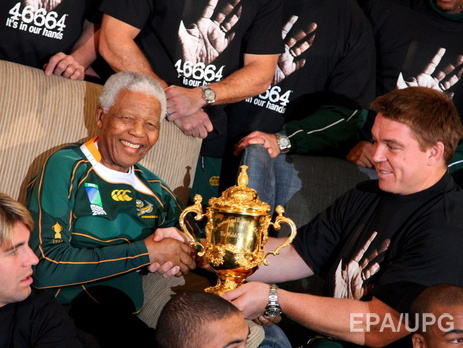 Экс-президент ЮАР Мандела посмертно введен в Зал славы регби