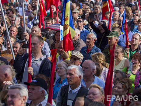 В Кишиневе на главной площади страны собралось около 10 тысяч протестующих