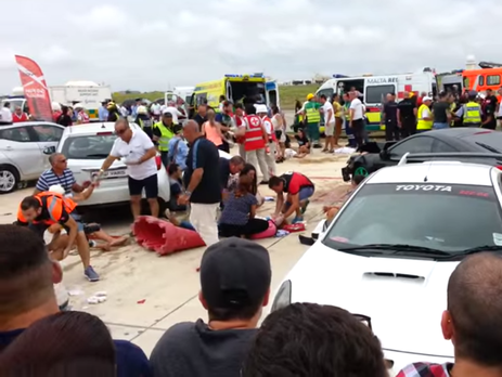 На Мальте гоночный автомобиль во время шоу врезался в толпу зрителей