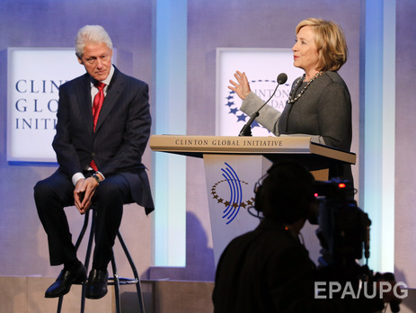 В США политтехнолог издал книгу о том, что Хиллари Клинтон избивает мужа