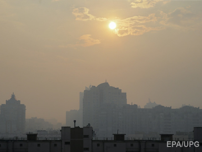 ГСЧС: Киев вновь затянуло дымом от лесного пожара