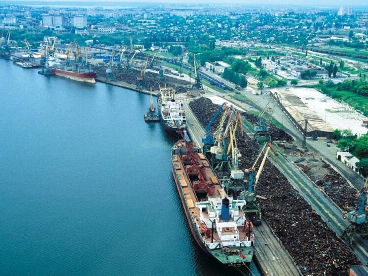 ﻿В "Укрзалізниці" заявили, що Миколаївська філія Адміністрації морських портів блокує їхню роботу на території порту