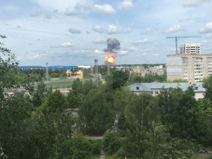 В российском Дзержинске потушили пожар, вызванный взрывами