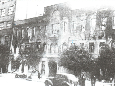 Киевлянка Хорошунова в дневнике 1941 года: Жутко и грустно делается, когда стоишь среди этих развалин, которые очень знакомы и которых больше нельзя узнать