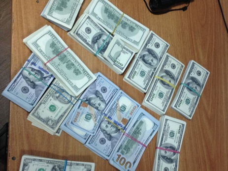 Госпогранслужба Украины задержала украинца и поляка, которые незаконно перевозили $140 тыс. в Польшу