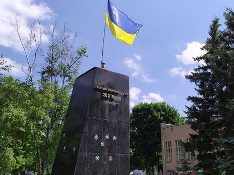 Вятрович о снесении в Харькове бюста Жукова: Посягательство на официальную декоммунизацию провоцирует стихийную