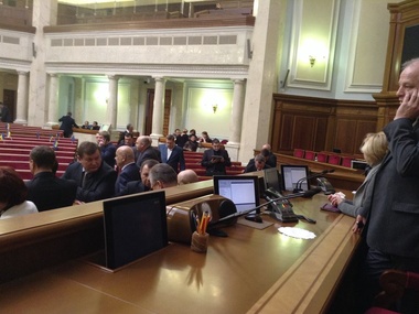 Оппозиция заблокировала президиум Рады