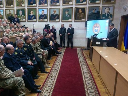 Порошенко: Враг виновен в гибели 8 тысяч украинцев на Донбассе