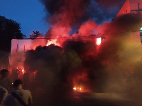 У здания МВД в Киеве проходит акция в связи с гибелью ребенка, раненного полицейскими. Фоторепортаж