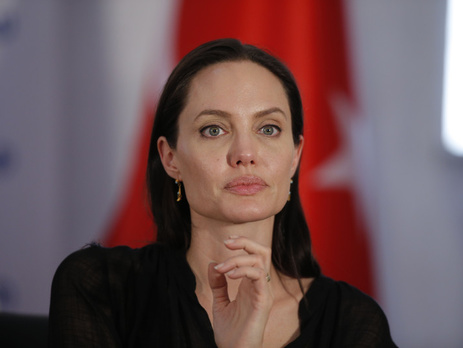 Джоли продает дом, в котором провела свое детство