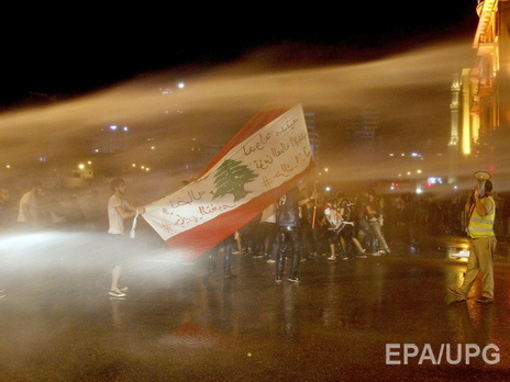 В столице Ливана проходят массовые протесты и столкновения с полицией. Фоторепортаж