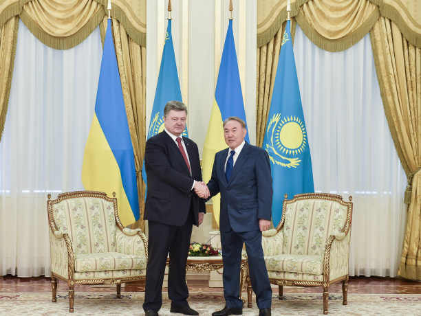 Порошенко провел с Назарбаевым конфиденциальную встречу