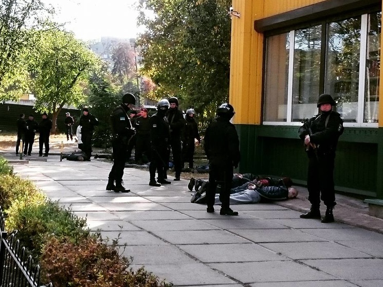 В Святошинском районе Киева произошла перестрелка: задержаны 20 человек