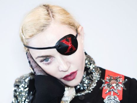 Мадонна показала, как ее младшая приемная дочь танцует под аккомпанемент сводной сестры