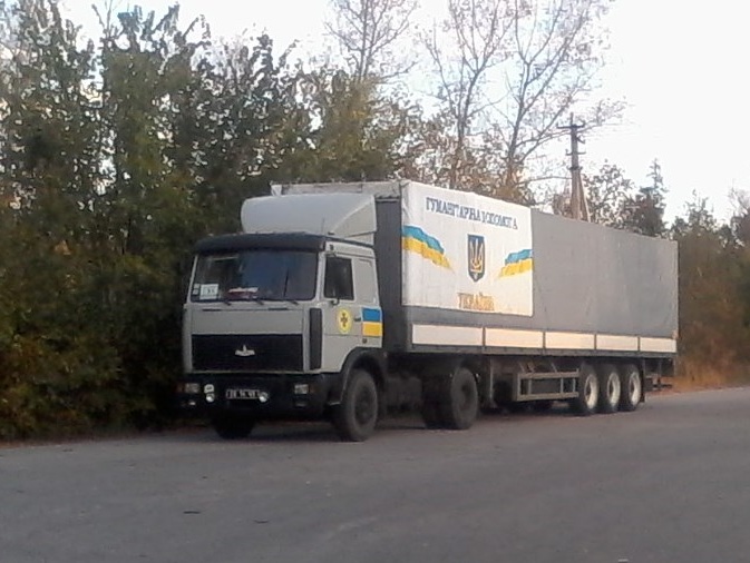Сотрудники ГСЧС доставили в Станицу Луганскую 12,5 тонн гуманитарной помощи