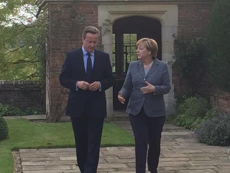 Кэмерон и Меркель договорились не снимать санкции с России