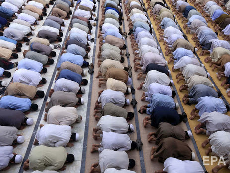 ﻿Мусульмани відсвяткували закінчення Рамадану. Фоторепортаж