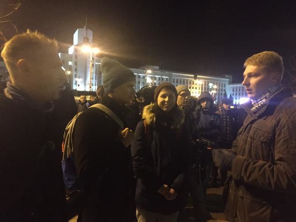 В Минске участники протеста против фальсификации выборов собрались перед Домом правительства