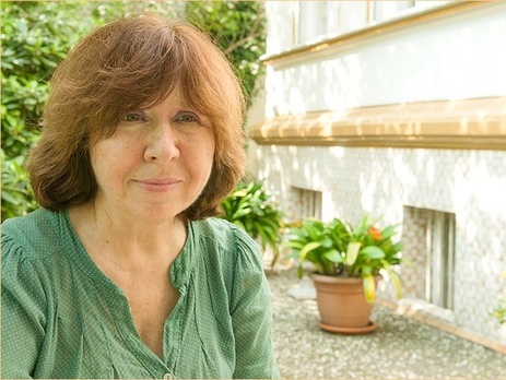 Алексиевич: Нобелевская премия – это в каком-то смысле защита для меня