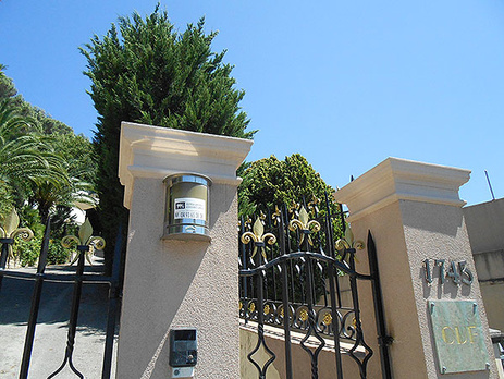 Лещенко: Экс-генпрокурор Пискун жил в Каннах на роскошной вилле, которая оформлена на компанию его жены и дочери