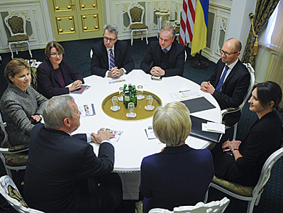 Яценюк встретился с представителями Конгресса США в Киеве