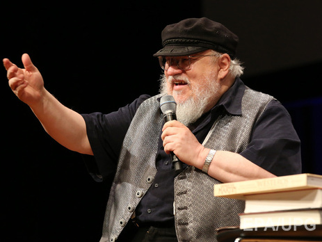 По роману Мартина, создавшего источник 