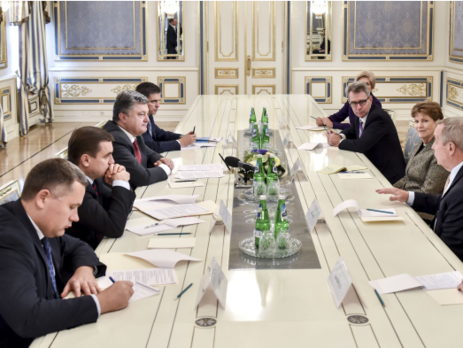 Порошенко: Очередные фантазии и шантаж боевиков могут обернуться новыми санкциями для Москвы