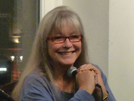 Влади заявила, что продает памятные вещи Высоцкого из-за переезда