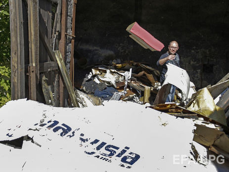 Вице-премьер Украины Зубко: Террористы намеренно целились в кабину пилотов Boeing MH17, чтобы исключить возможность спасения самолета