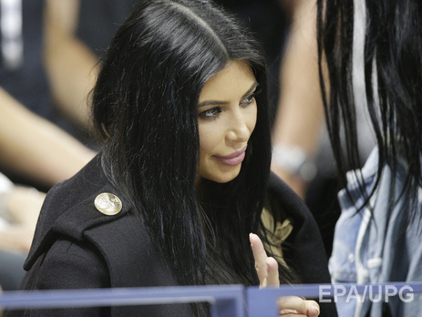 Художник поэтапно показал, как менялась внешность сестер Кардашян. Видео