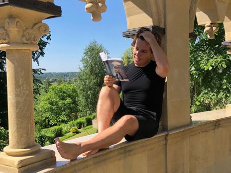 Галкин провел видеоэкскурсию по своему саду