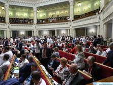 За включение в повестку дня законопроекта №10110-д проголосовали 226 народных депутатов