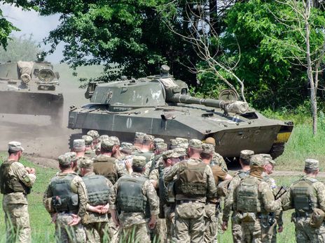 Рада ввела штрафы за незаконное ношение военной формы и надругательство над памятниками защитникам Украины