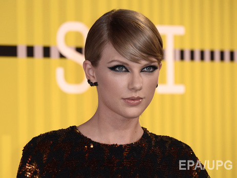 Свифт бросила Харриса из-за похода в салон тайского массажа – СМИ