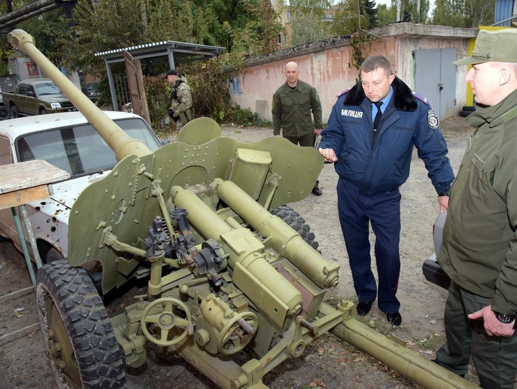 Аброськин: В Марьинке милиция изъяла спрятанную противотанковую пушку 85-мм